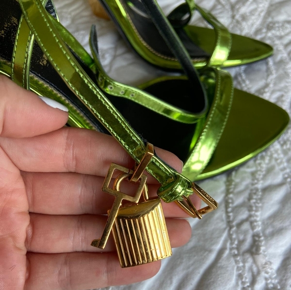 TOM FORD Green 90 Metallic Leather Padlock Sandals - Picture 12 of 12